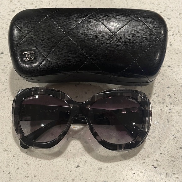 CHANEL SUNGLASSES - Picture 1 of 11